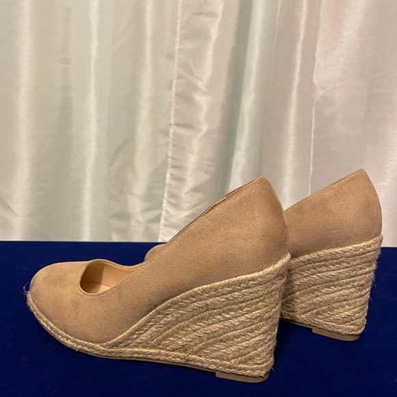 NWOT CityClassified Espadrilles Shoes Size 7.5, Light Tan. - Picture 2 of 3